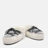 Moon Boot X Guest in Residence Evx Chalet White Sand Mules από συνθετική γούνα Moon Boot X Guest in Residence Evx Chalet White Sand Mules από συνθετική γούνα