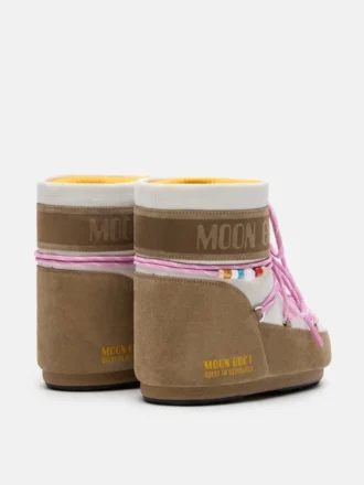 Μπότες Moon Boot X Guest in Residence Icon Low από σουέτ με χάντρες σε χρώματα μέλι και λευκή άμμο